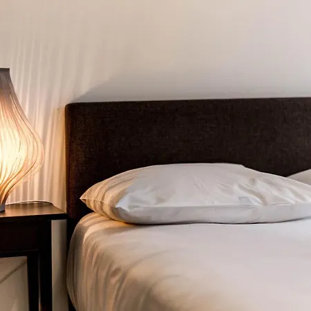 The Charming, Comfortable Charlemagne Ail Apartment *