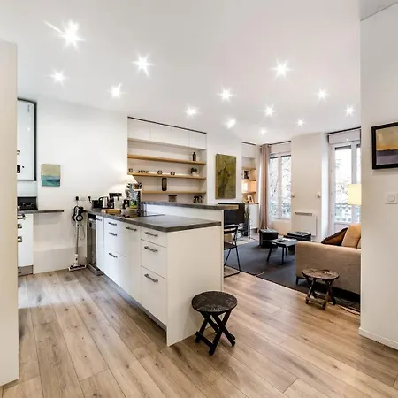 The Charming, Comfortable Charlemagne Ail Apartment Lyon