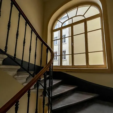 Apartment The Charming, Comfortable Charlemagne Ail