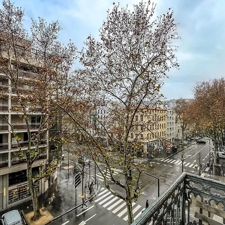 Apartment The Charming, Comfortable Charlemagne Ail Lyon